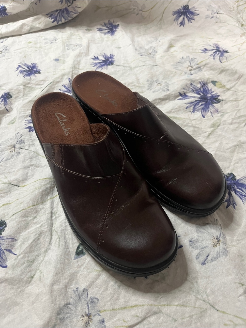 Clarks Brown Leather Slip-On Mules – Cushioned Comfort Sandals 🤎👡 - Picture 1 of 4